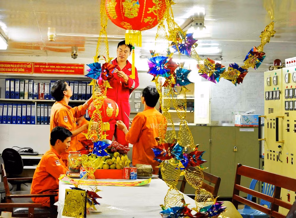 Chuẩn bị đón năm mới trên giàn khoan.
