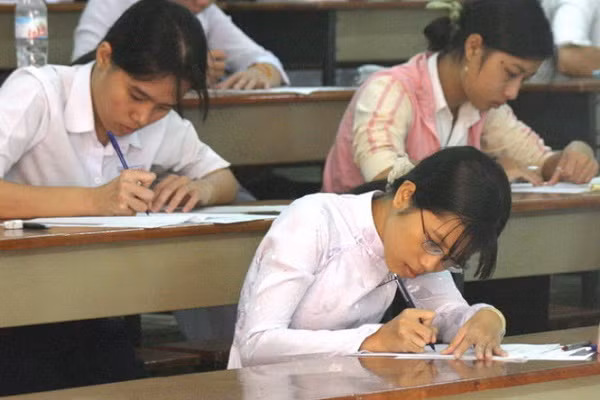 Khi nhà trường còn bị khống chế về chỉ tiêu thì giáo viên còn bị ép đi thi ảnh 2 Khi nhà trường còn bị khống chế về chỉ tiêu thì giáo viên còn bị ép đi thi ảnh 2