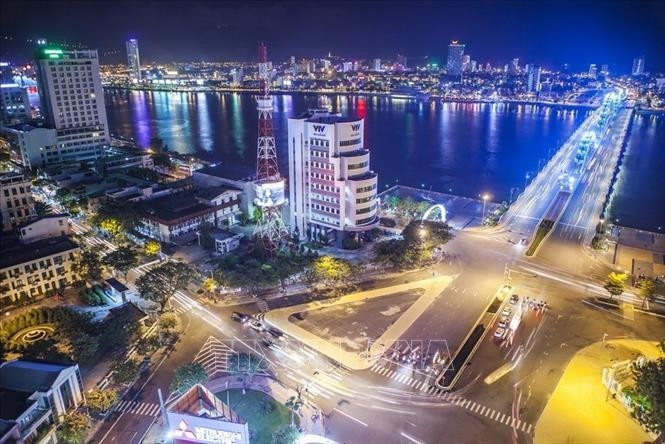 Một góc thành phố Đà Nẵng khi về đêm. Ảnh: TTXVN Một góc thành phố Đà Nẵng khi về đêm. Ảnh: TTXVN