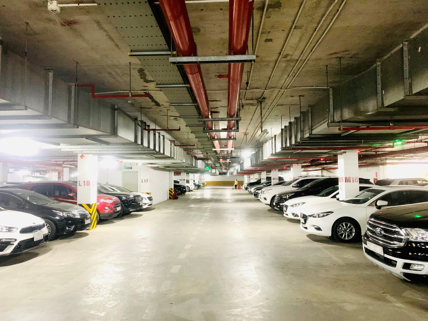 Hầm xe khu của Goldmark City được thiết kế thông minh, thuận tiện cho việc quản lý và xe ô tô di chuyển.