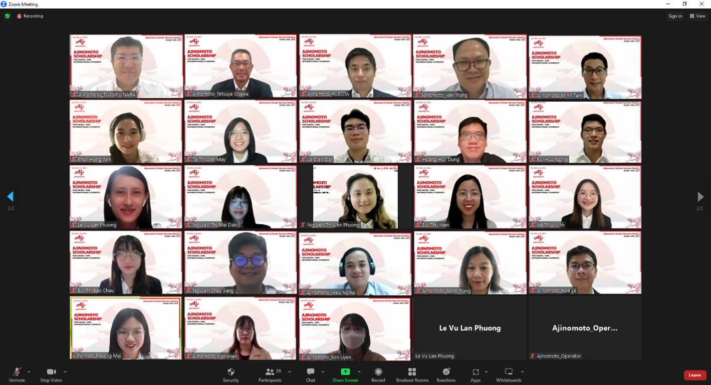 12 trong tổng số 15 sinh viên đã nhận học bổng "Ajinomoto ASEAN+ONE" gặp gỡ Ban giám đốc công ty Ajinomoto Việt Nam.