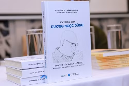 Cuốn sách Trò chuyện cùng Dương Ngọc Dũng (Ảnh minh họa: doisongphapluat.com).