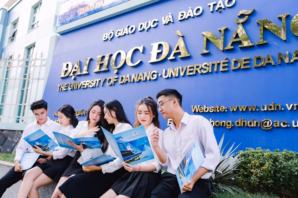 Đại học Đà Nẵng công bố điểm chuẩn phương thức xét kết quả thi tốt nghiệp trung học phổ thông năm 2021. Ảnh: AN Đại học Đà Nẵng công bố điểm chuẩn phương thức xét kết quả thi tốt nghiệp trung học phổ thông năm 2021. Ảnh: AN