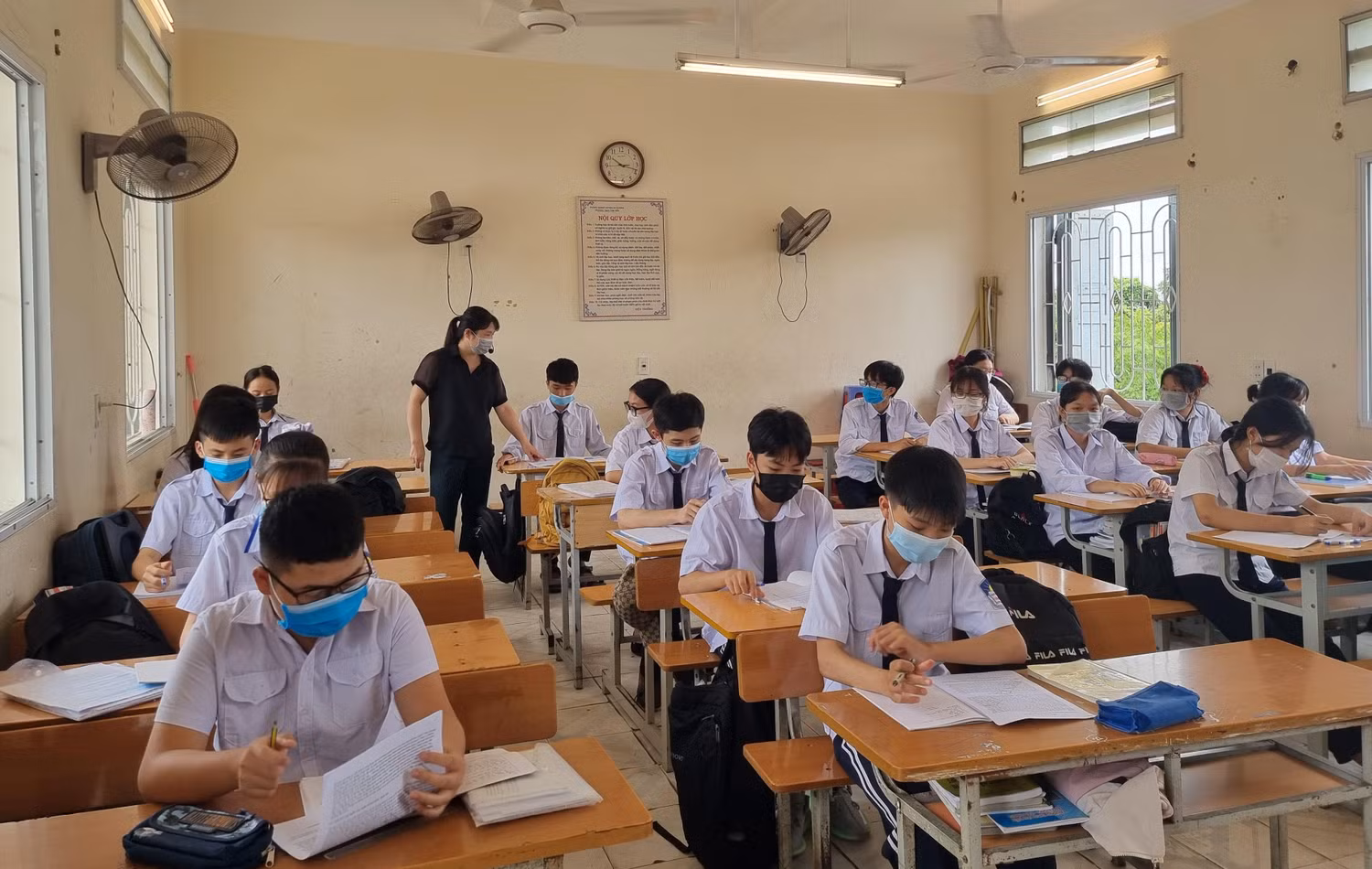 Các thí sinh dự thi tuyển sinh vào lớp 10 tại Hải Phòng sẽ phải làm 3 bài thi: Toán, Văn và Ngoại ngữ (Ảnh: LT)