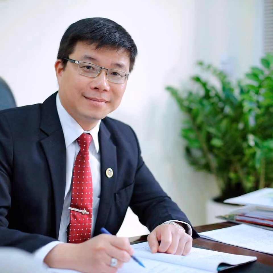 Thầy giáo Nguyễn Minh Quý, Hiệu trưởng Trường Trung học phổ thông Trần Nguyên Hãn (Hải Phòng) suy ngẫm về yêu cầu "Học thật, thi thật, nhân tài thật" (Ảnh: Nhân vật cung cấp)