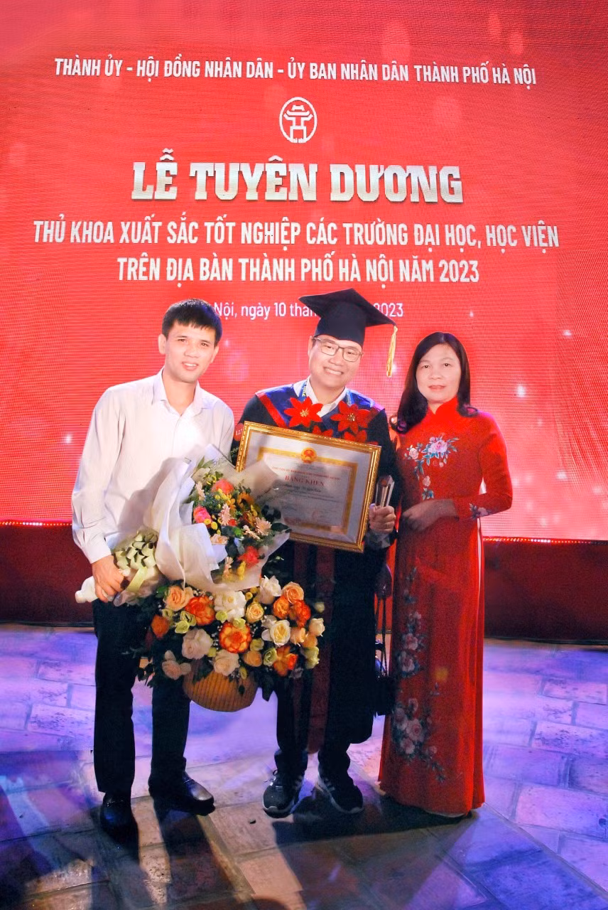 to-gia-can-thu-khoa-truong-dai-hoc-thu-do-ha-noi (2).jpg
