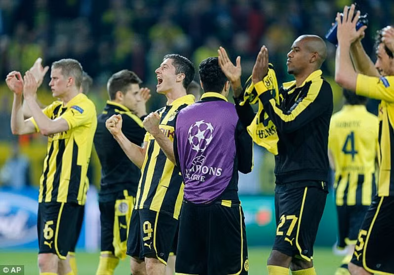 Tiếp nối Bayern, Borussia Dortmund đã đặt một chân vào trận chung kết Champions League Tiếp nối Bayern, Borussia Dortmund đã đặt một chân vào trận chung kết Champions League