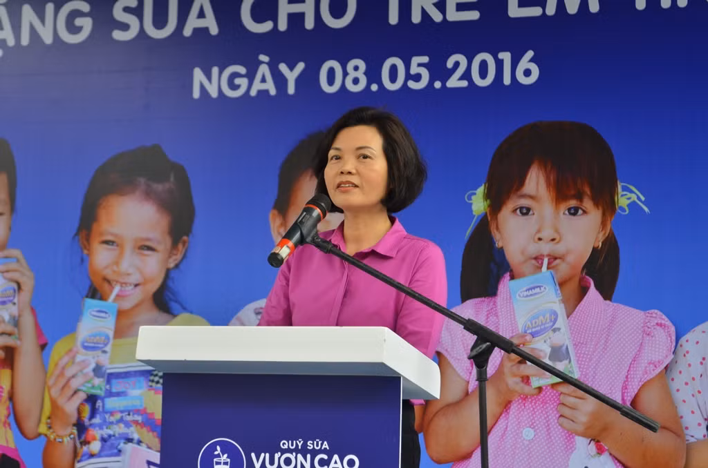 Bà Bùi Thị Hương, Giám đốc điều hành Vinamilk chia sẻ tại chương trình. Bà Bùi Thị Hương, Giám đốc điều hành Vinamilk chia sẻ tại chương trình.