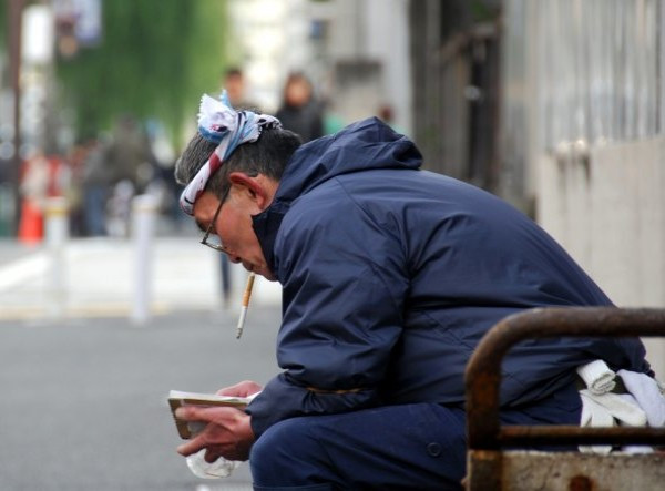 Trong so sánh thì chỉ có thuốc lá ở Tokyo là có giá rẻ. Một gói Marlboro ở New York có giá hơn 12 USD, nhưng tại Tokyo, nó chỉ có giá gần 6 USD. Trong so sánh thì chỉ có thuốc lá ở Tokyo là có giá rẻ. Một gói Marlboro ở New York có giá hơn 12 USD, nhưng tại Tokyo, nó chỉ có giá gần 6 USD.