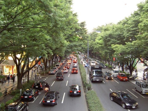 Và nếu ở trong khu phố đắt đỏ nhất của Tokyo, giá thuê một căn hộ 3 phòng ngủ sẽ là 9.445 USD/tháng. Với mức giá này, Tokyo đứng thứ hai thế giới, chỉ sau Hồng Kông, về giá cho thuê bất động sản cao cấp. Và nếu ở trong khu phố đắt đỏ nhất của Tokyo, giá thuê một căn hộ 3 phòng ngủ sẽ là 9.445 USD/tháng. Với mức giá này, Tokyo đứng thứ hai thế giới, chỉ sau Hồng Kông, về giá cho thuê bất động sản cao cấp.