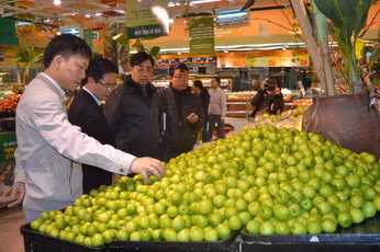 Đoàn kiểm tra liên ngành VSATTP số 1 của TP.Hà Nội vừa kiểm tra đột ngột tại siêu thị Big C Thăng Long. Ảnh: Khách Chi (nguồn Sở Y tế TP.Hà Nội). Đoàn kiểm tra liên ngành VSATTP số 1 của TP.Hà Nội vừa kiểm tra đột ngột tại siêu thị Big C Thăng Long. Ảnh: Khách Chi (nguồn Sở Y tế TP.Hà Nội).