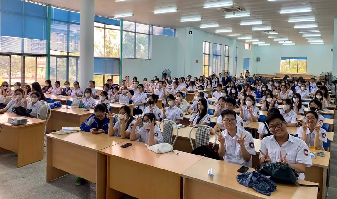 thay-thang-giam-doc-thu-vien.jpg