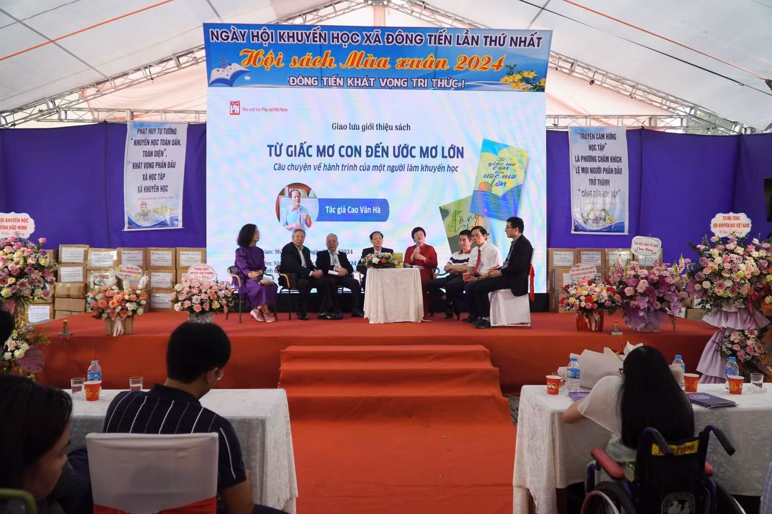 Tọa đàmTừ giấc mơ con đến ước mơ lớn của tác giả Cao Văn Hà, Hội sách ĐÔng Tiến.jpg