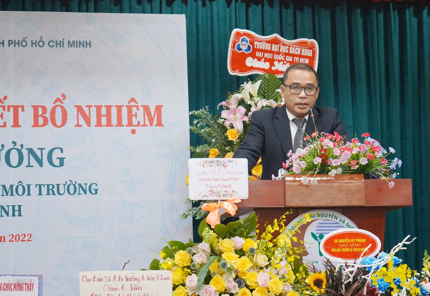 Phó Giáo sư, Tiến sĩ Huỳnh Quyền, Hiệu trưởng Trường Đại học Tài nguyên và Môi trường Thành phố Hồ Chí Minh. (Ảnh: website nhà trường) Phó Giáo sư, Tiến sĩ Huỳnh Quyền, Hiệu trưởng Trường Đại học Tài nguyên và Môi trường Thành phố Hồ Chí Minh. (Ảnh: website nhà trường)