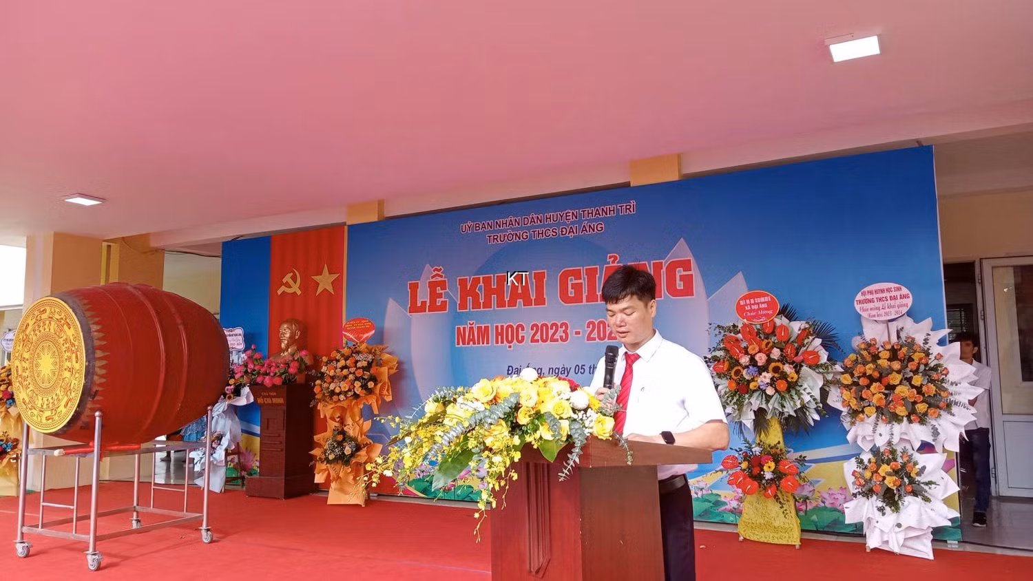 Thầy Trần Việt Anh, Hiệu trưởng trường Trung học cơ sở Đại Áng,Thanh Trì, Hà Nội. (Ảnh: website nhà trường)