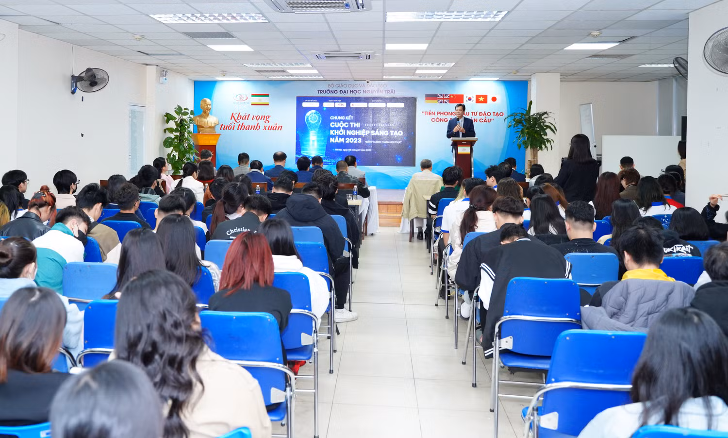 Toàn cảnh chung kết Cuộc thi Khởi nghiệp sáng tạo năm 2023 với chủ đề “Biến ý tưởng thành hiện thực”.