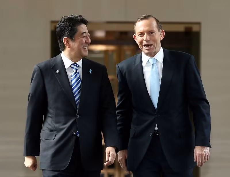 Thủ tướng Nhật Bản Shinzo Abe và người đồng cấp Úc Tony Abbott.