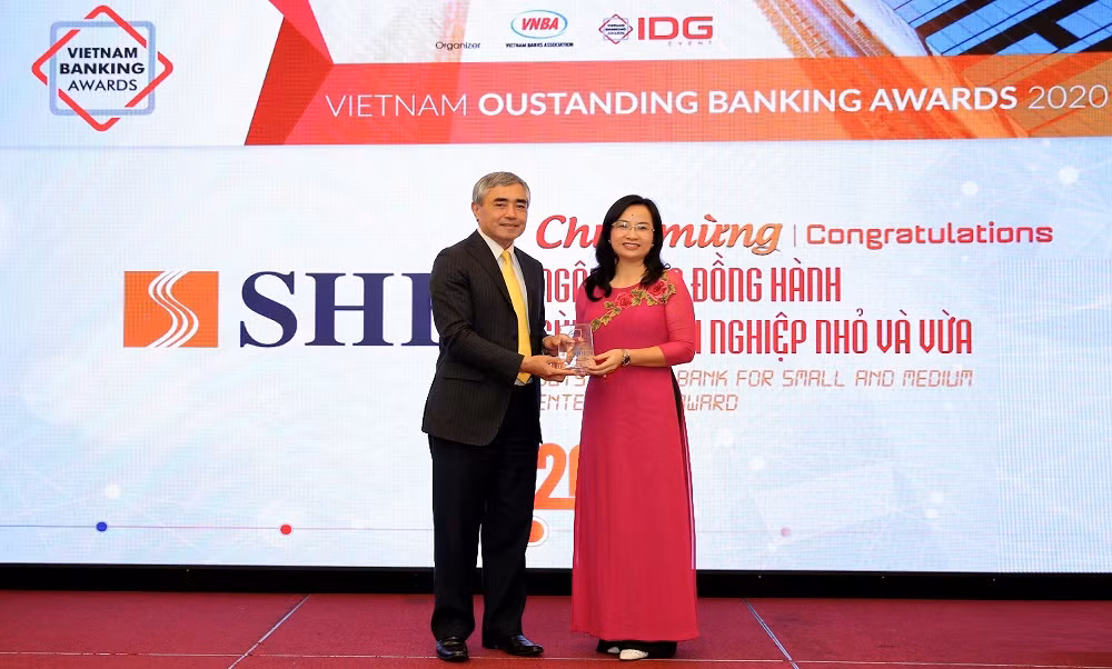 Giải thưởng “Ngân hàng đồng hành cùng doanh nghiệp nhỏ và vừa” đã khẳng định chất lượng dịch vụ, uy tín, vị thế hàng đầu của SHB với triết lý là người đồng hành tận tâm trên từng chặng đường phát triển của doanh nghiệp.