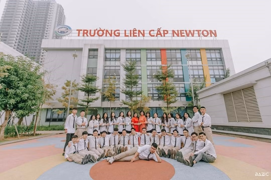 Ngôi trường hiện đại bậc nhất Thủ đô là niềm tự hào của nhiều thế hệ học sinh tài năng. Ngôi trường hiện đại bậc nhất Thủ đô là niềm tự hào của nhiều thế hệ học sinh tài năng.