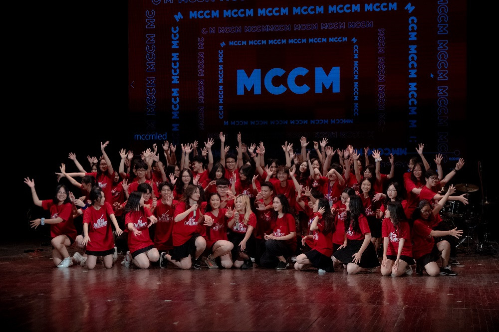 Một tiết mục của đêm nhạc Tạp Niệm. Một tiết mục của đêm nhạc Tạp Niệm.
