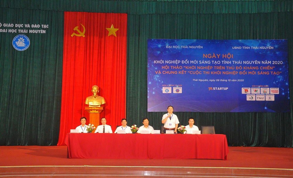 Đại diện lãnh đạo Đại học Thái Nguyên, Sở Khoa học và Công nghệ tỉnh Thái Nguyên, các nhà quản lý, các chuyên gia startup giao lưu cùng các đại biểu tham dự chương trình. Đại diện lãnh đạo Đại học Thái Nguyên, Sở Khoa học và Công nghệ tỉnh Thái Nguyên, các nhà quản lý, các chuyên gia startup giao lưu cùng các đại biểu tham dự chương trình.