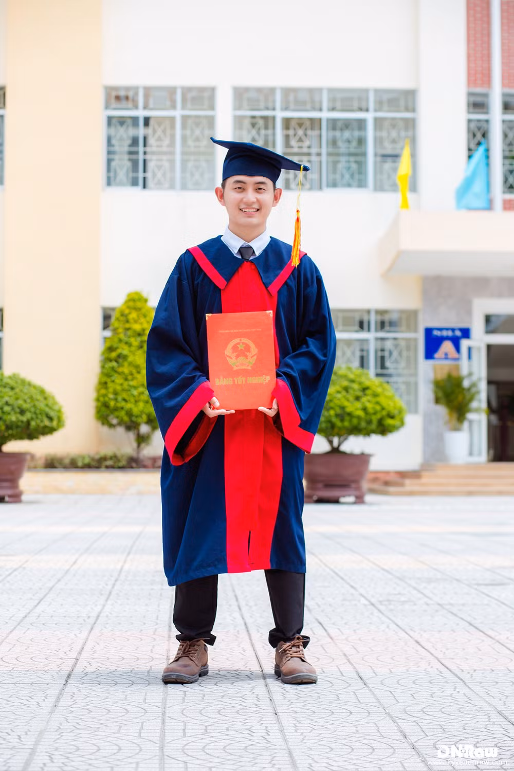 Không chỉ sở hữu tấm bằng đỏ y khoa với điểm tổng kết cao “ngất ngưởng” 8,34, bác sĩ Lương Mộng Vũ Ánh còn lọt top 1% thế giới Kỳ thi đánh giá kiến thức y khoa căn bản quốc tế (IFOM)