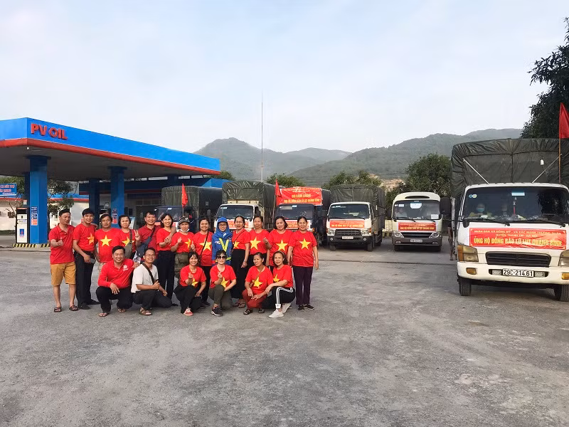 PVOIL hỗ trợ dầu xăng xe cứu trợ đồng bào lũ lụt miền Trung.