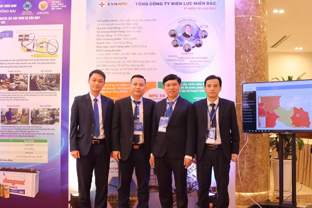 Các thành viên của nhóm cải tiến năng suất chất lượng EVNNPC Các thành viên của nhóm cải tiến năng suất chất lượng EVNNPC