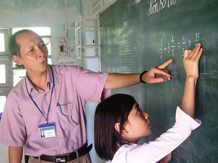Giáo viên nghỉ hưu trước tuổi có cơ hội được hưởng chế độ tinh giản biên chế không? (Ảnh minh hoạ: Vietnamnet.vn) Giáo viên nghỉ hưu trước tuổi có cơ hội được hưởng chế độ tinh giản biên chế không? (Ảnh minh hoạ: Vietnamnet.vn)