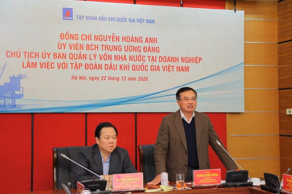 Chủ tịch Hội đồng thành viên Tập đoàn Dầu khí Việt Nam Hoàng Quốc Vượng phát biểu tại buổi là việc.
