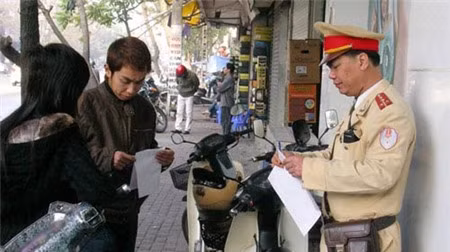 Hà Nội lắp ATM tại trụ sở cảnh sát để thu tiền phạt
