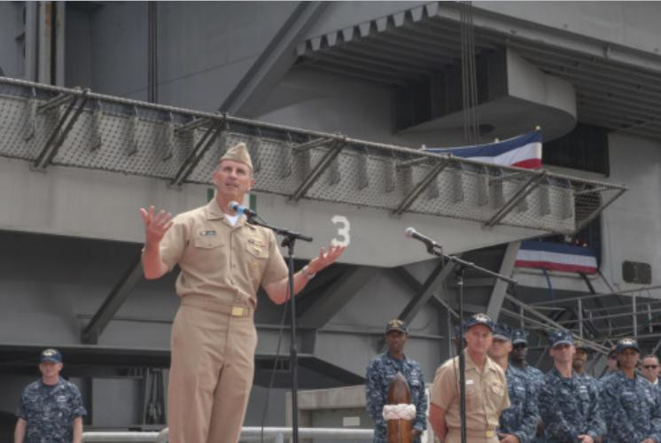 Tại lễ bàn giao nhiệm vụ hoạt động ở châu Á-Thái Bình Dương giữa tàu sân bay USS Ronald Reagan và tàu sân bay USS George Washington, Hải quân Mỹ Tại lễ bàn giao nhiệm vụ hoạt động ở châu Á-Thái Bình Dương giữa tàu sân bay USS Ronald Reagan và tàu sân bay USS George Washington, Hải quân Mỹ