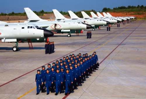 Trung Quốc đang thường xuyên hơn đem máy bay ném bom H-6K ra phô trương sức mạnh ở vùng trời Tây Thái Bình Dương Trung Quốc đang thường xuyên hơn đem máy bay ném bom H-6K ra phô trương sức mạnh ở vùng trời Tây Thái Bình Dương