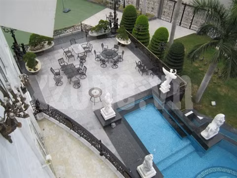 Bể bơi, chỗ nghỉ ngơi.