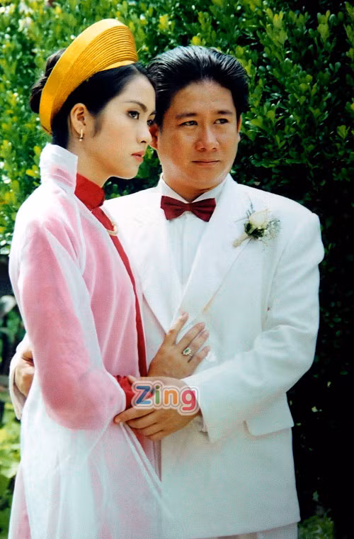 "Mỗi lần bấm máy cô ấy hay cười tươi khiến đạo diễn đứng bên ngoài phải nhắc nhở, vì theo kịch bản nhận vật này phải buồn mới đúng. Tuy nhiên, cô ấy cũng dễ bắt nhịp khi đứng trước máy quay. Sau này mỗi lần gặp tôi trong các ngày hội, Hà luôn chạy tới bắt tay và giới thiệu vui với mọi người 'Anh này là chồng em đấy', khiến nhiều người chưa hiểu cứ bán tín, bán nghi…”, Lý Anh Tâm kể. "Mỗi lần bấm máy cô ấy hay cười tươi khiến đạo diễn đứng bên ngoài phải nhắc nhở, vì theo kịch bản nhận vật này phải buồn mới đúng. Tuy nhiên, cô ấy cũng dễ bắt nhịp khi đứng trước máy quay. Sau này mỗi lần gặp tôi trong các ngày hội, Hà luôn chạy tới bắt tay và giới thiệu vui với mọi người 'Anh này là chồng em đấy', khiến nhiều người chưa hiểu cứ bán tín, bán nghi…”, Lý Anh Tâm kể.