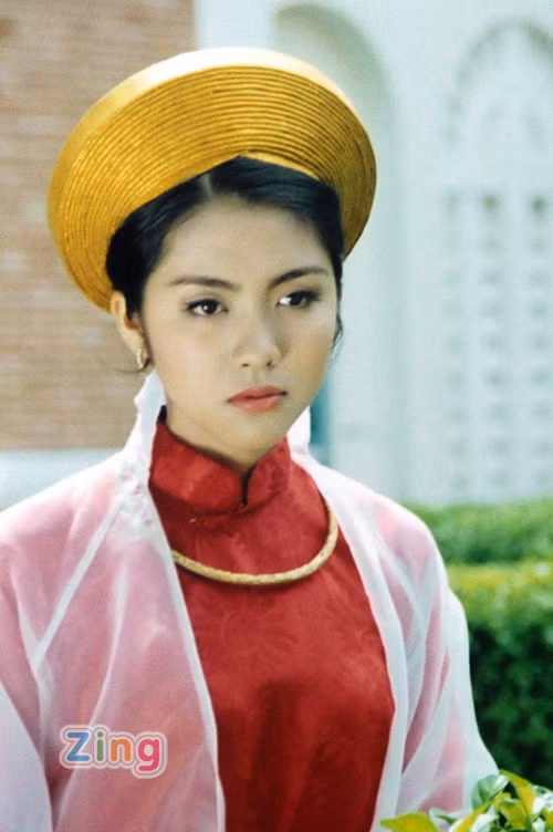 Mộng Huyền của Hà Tăng vì chữ hiếu với song thân, đành chấp nhận chia tay người yêu của mình, để kết hôn cùng anh chủ hãng nước mắm nổi tiếng ở Phan Thiết. Mộng Huyền của Hà Tăng vì chữ hiếu với song thân, đành chấp nhận chia tay người yêu của mình, để kết hôn cùng anh chủ hãng nước mắm nổi tiếng ở Phan Thiết.