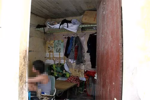 Gian nhà chật chội khiến các khu trọ cũng trở nên nhếch nhách hơn. Sinh viên trọ đa số là các sinh viên nam ĐH Thủy lợi, ĐH Công đoàn, ĐH Khoa học Tự nhiên... >>Phát hoảng: Vợ Mai An Tiêm dùng nhan sắc bẫy cá về thịt >>Truyện "Cây tre trăm đốt": Con gái Phú ông "mua chồng" ngoài chợ >>Những nữ sinh diện áo dài đẹp hơn vẻ xuân thì của Mai Phương Thúy (P25)