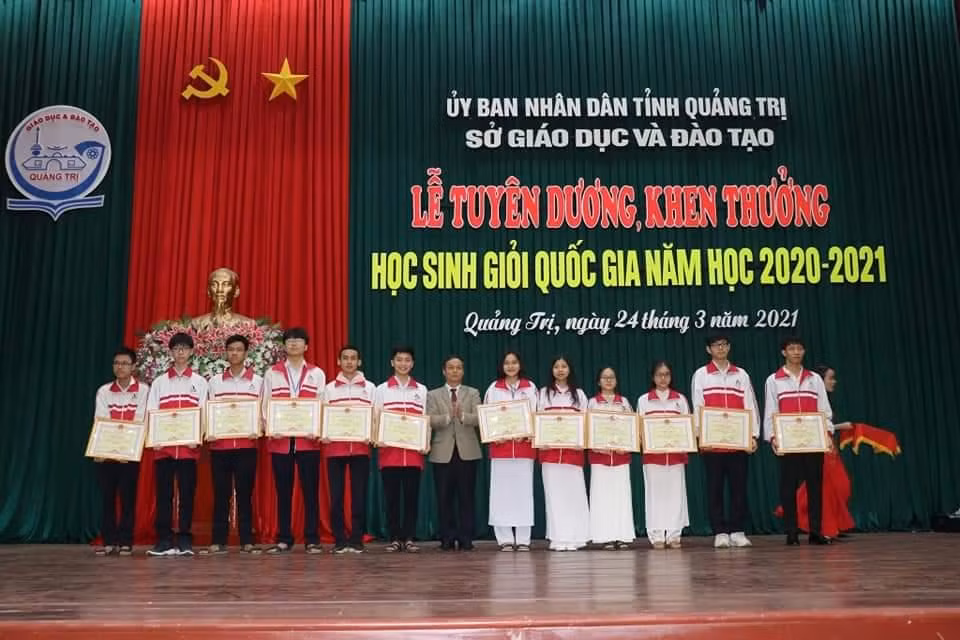 Từ những năm gian khó, phong trào học tập của học sinh Quảng Trị đã có nhiều thành tựu đáng tự hào. Ảnh: Sở Giáo dục và Đào tạo Quảng Trị.