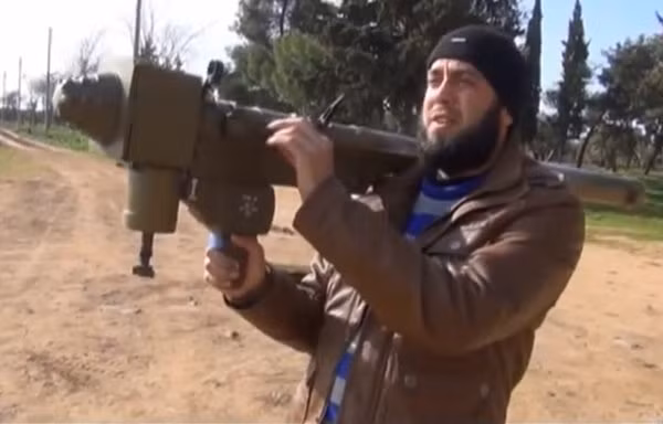 Phiến quân Syria sử dụng tên lửa vác vai FN-6 do Trung Quốc sản xuất nhưng phàn nàn chất lượng tên lửa quá kém. Phiến quân Syria sử dụng tên lửa vác vai FN-6 do Trung Quốc sản xuất nhưng phàn nàn chất lượng tên lửa quá kém.
