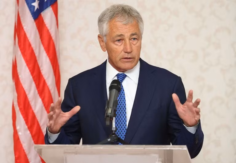 Bộ trưởng Quốc phòng Mỹ Chuck Hagel hôm qua tham dự AMMD + cũng khẳng định rõ, bất kỳ nỗ lực thúc đẩy hành động trên Biển Đông nhằm nâng cao yêu sách chủ quyền của bên nào đều không làm tăng giá trị pháp lý của yêu sách đó, ngược lại chỉ làm tăng nguy cơ đối đầu ở Biển Đông. Bộ trưởng Quốc phòng Mỹ Chuck Hagel hôm qua tham dự AMMD + cũng khẳng định rõ, bất kỳ nỗ lực thúc đẩy hành động trên Biển Đông nhằm nâng cao yêu sách chủ quyền của bên nào đều không làm tăng giá trị pháp lý của yêu sách đó, ngược lại chỉ làm tăng nguy cơ đối đầu ở Biển Đông.
