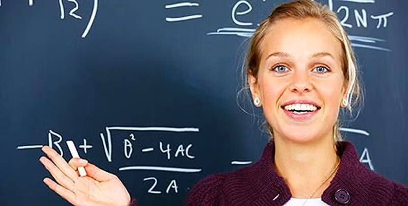 Cô giáo luyện giảng ở Trường Gymnasium, Cộng hòa liên bang Đức (Ảnh: Đinh Tuyết Mai).