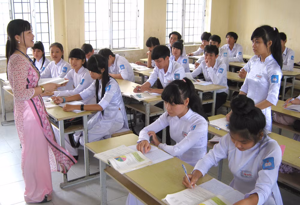 Nâng cao chất lượng, trình độ giáo viên (Ảnh minh họa: baophuyen.com.vn) Nâng cao chất lượng, trình độ giáo viên (Ảnh minh họa: baophuyen.com.vn)