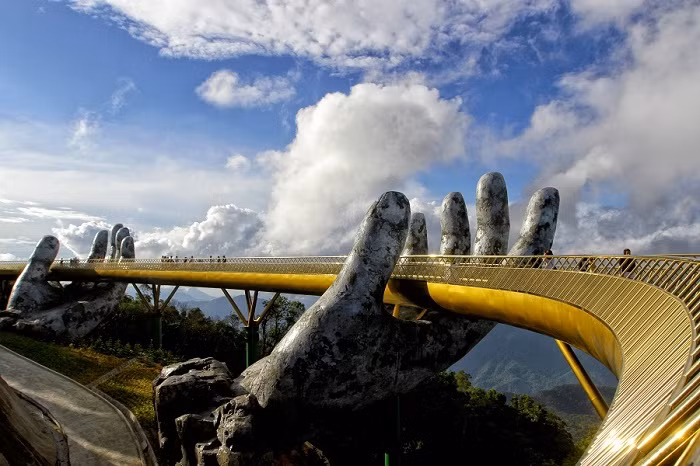 Cầu Vàng tại Sun World Ba Na Hills.