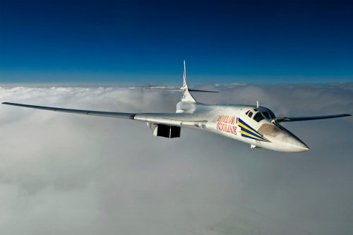 Máy bay ném bom chiến lược Tu-160 Nga
