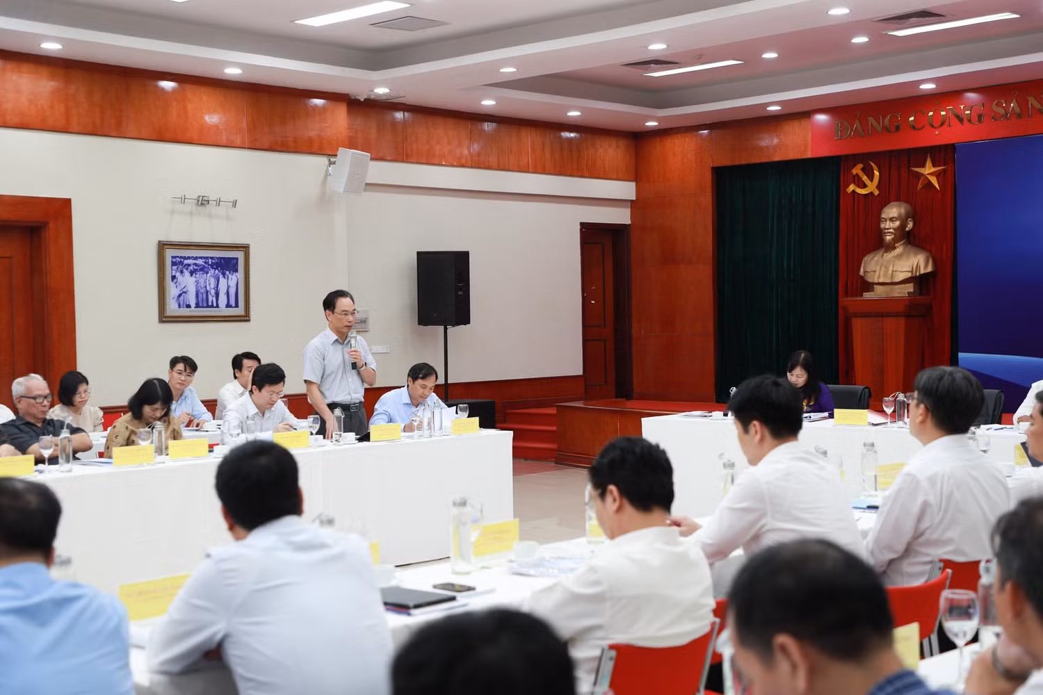 Thứ trưởng Hoàng Minh Sơn cho rằng, mô hình tổ chức hoạt động nào thì các đại học cũng bảo đảm quyền tự chủ gắn với trách nhiệm xã hội. (Ảnh: VNU)