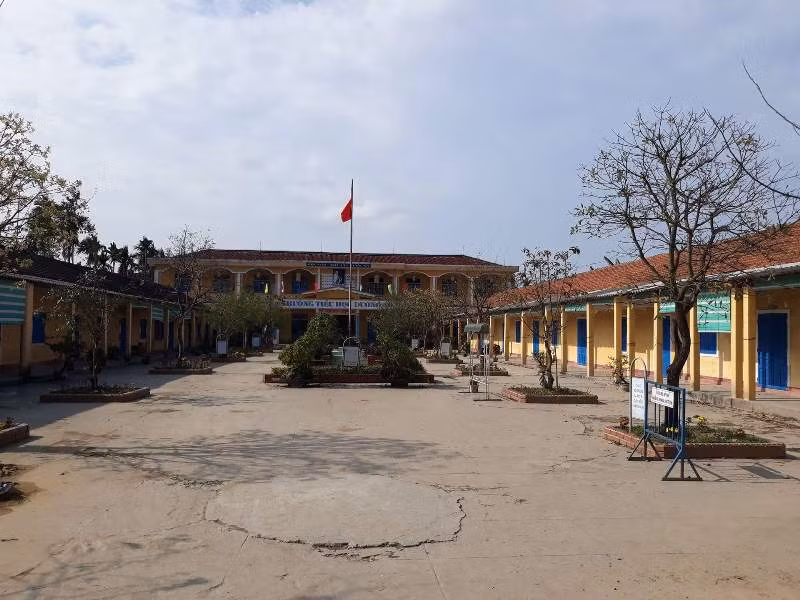 Ban giám hiệu Trường tiểu học Dương Nổ bị kỷ luật vì tùy tiện cho học sinh nghỉ tết kéo dài. Ảnh: C.Th