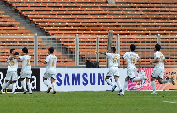 U23 Philippines ăn mừng bàn thắng.