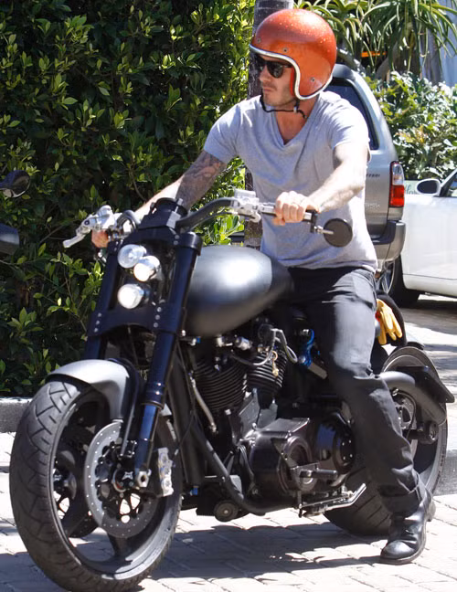 Beckham dù rất thích sưu tập ô tô nhưng vẫn ‘kết’ chiếc moto phân khối lớn F131 Hellcat Combat phiên bản giới hạn.