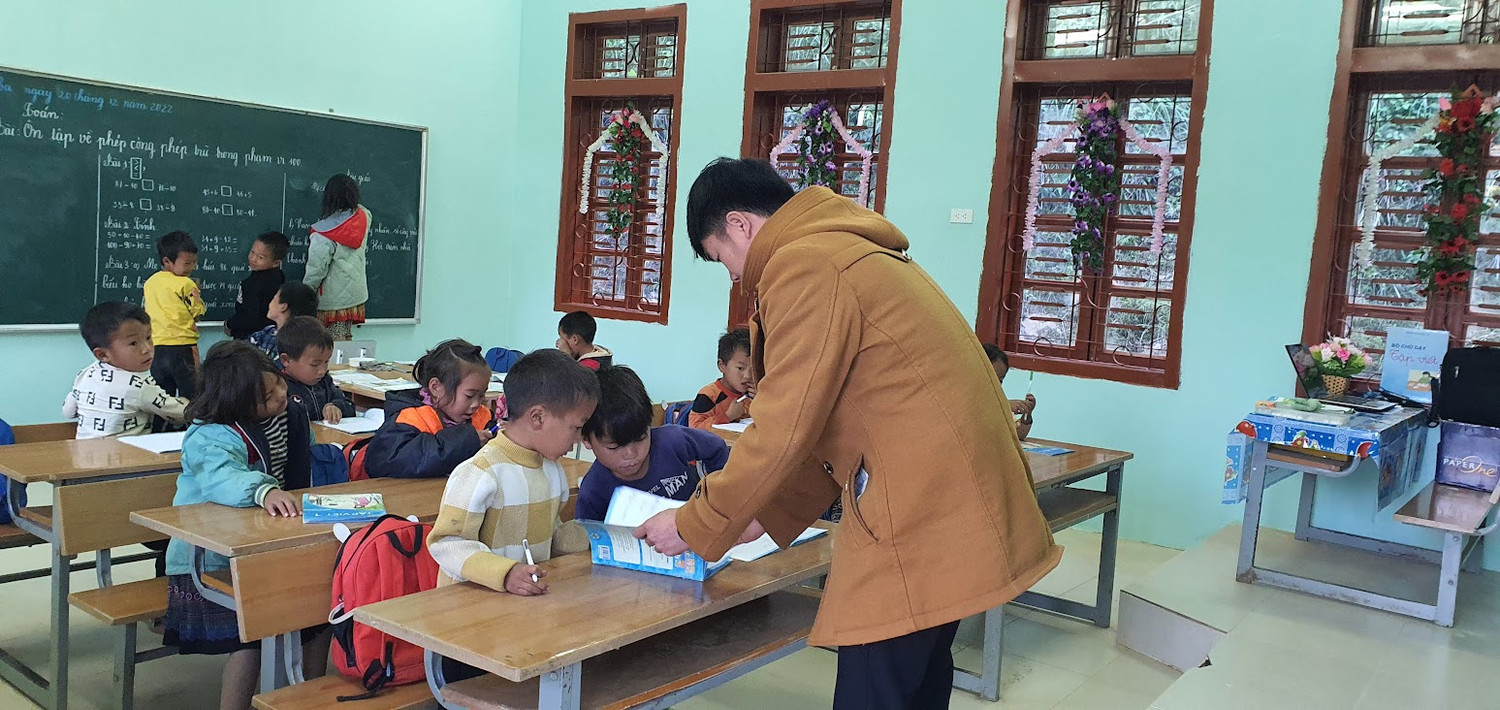 Lớp học ghép tại điểm bản Pá Khoang (xã Mường Lèo, Sốp Cộp, Sơn La). Ảnh: LC Lớp học ghép tại điểm bản Pá Khoang (xã Mường Lèo, Sốp Cộp, Sơn La). Ảnh: LC