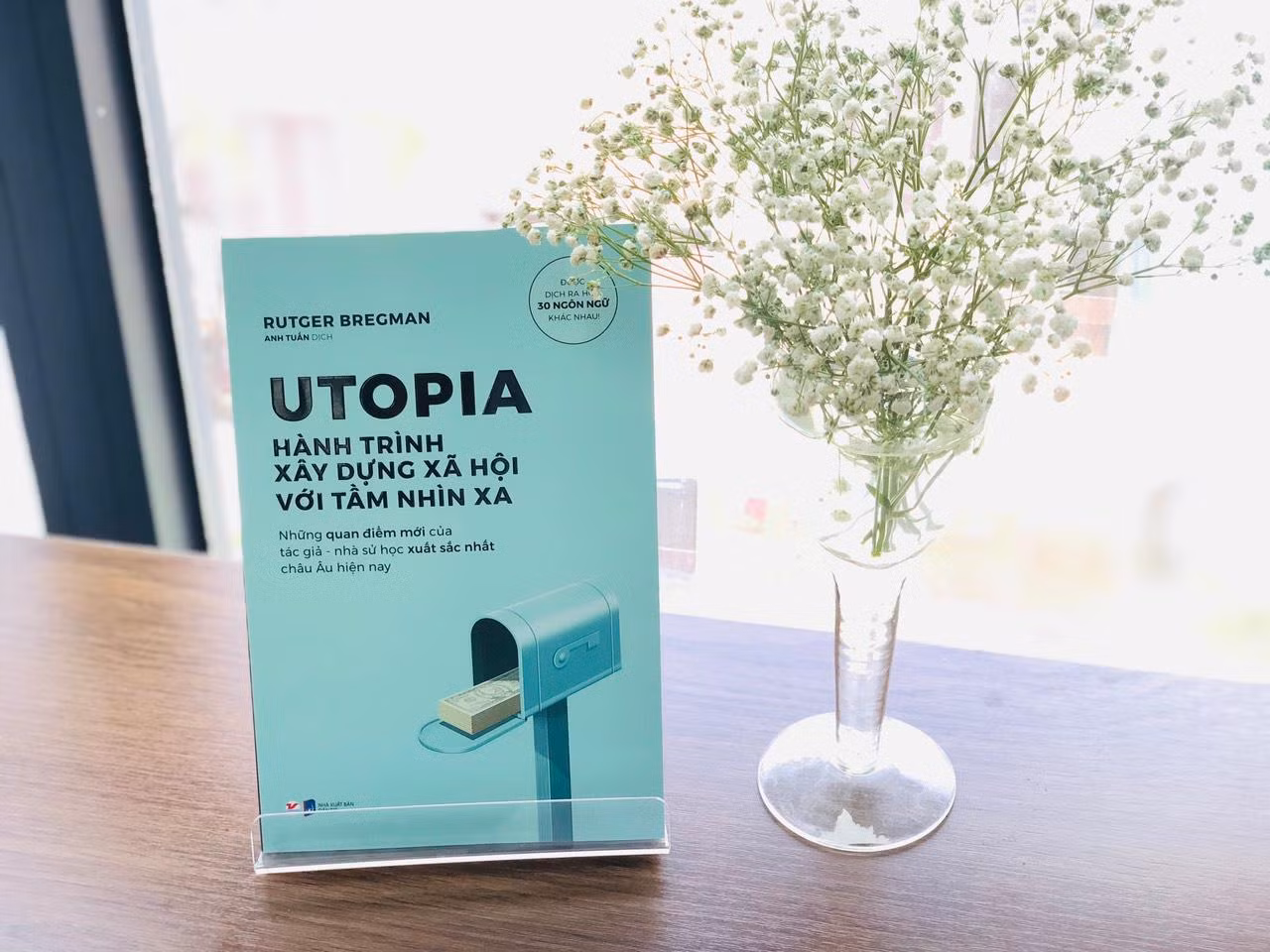Cuốn sách “Utopia – Hành trình xây dựng xã hội với tầm nhìn xa”.